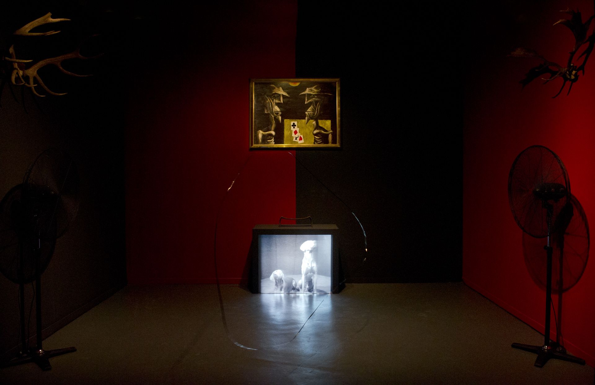 Vue de l'exposition Théâtre du monde © Marc Domage / la maison rouge, 2014