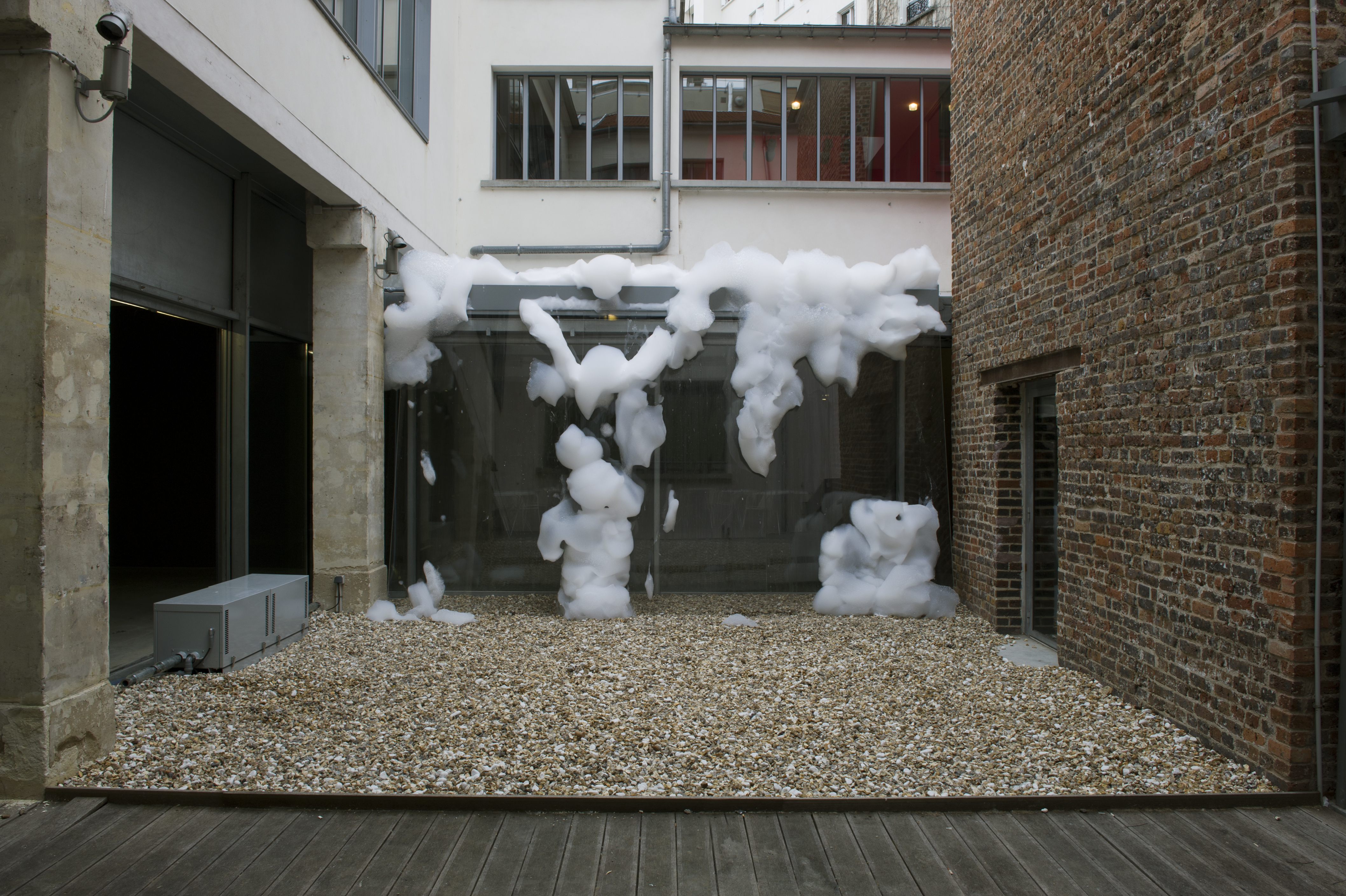 Vue d'exposition Luka Fineisen © Marc Domage / la maison rouge, 2012