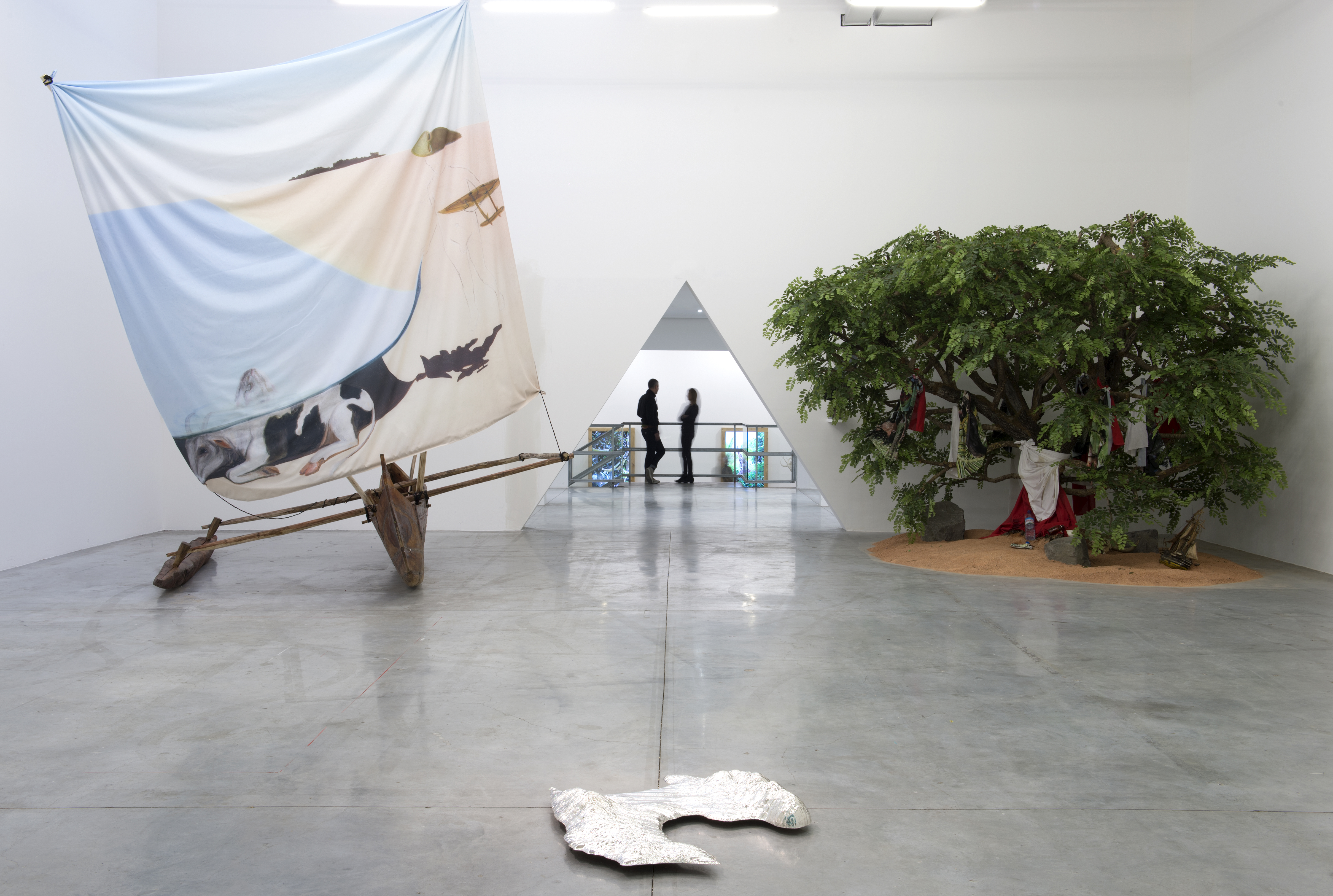 Vue de l'exposition de Mathieu Briand, Et In Libertalia Ego © Marc Domage / la maison rouge, 2015
