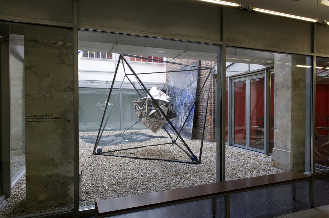 Vue de l'exposition Le Coefficient de Poisson, de Florian Pugnaire et David Raffini © Marc Domage / la maison rouge, 2014